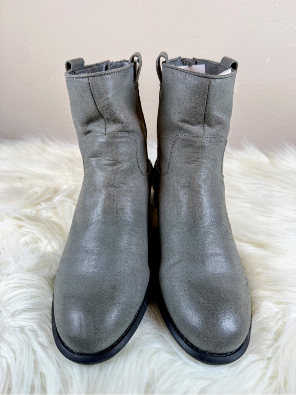 Nine West Justly Gray Ankle Booties with Back Zipper.  Size 7.5